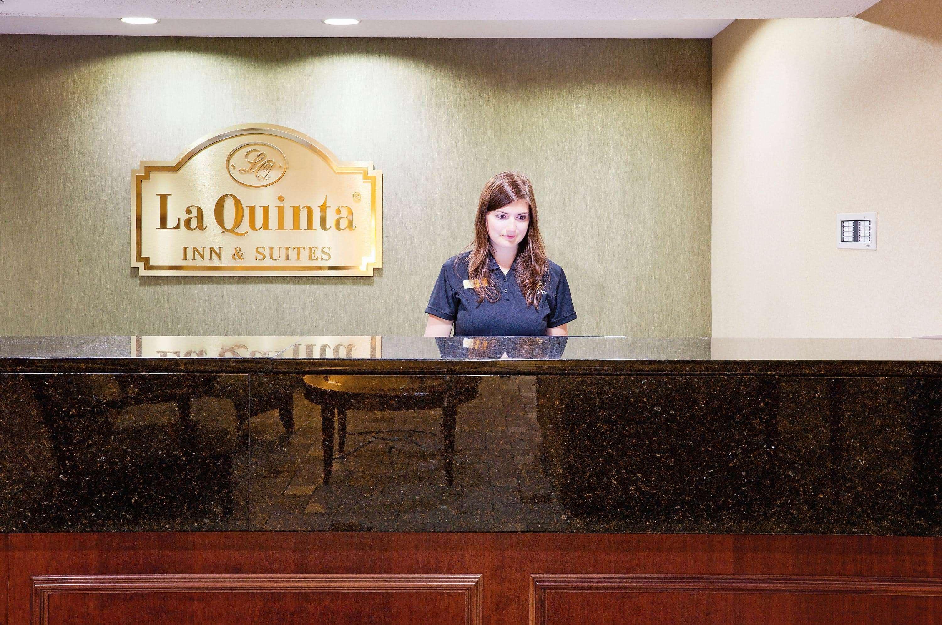 Отель La Quinta By Wyndham Appleton College Avenue Экстерьер фото