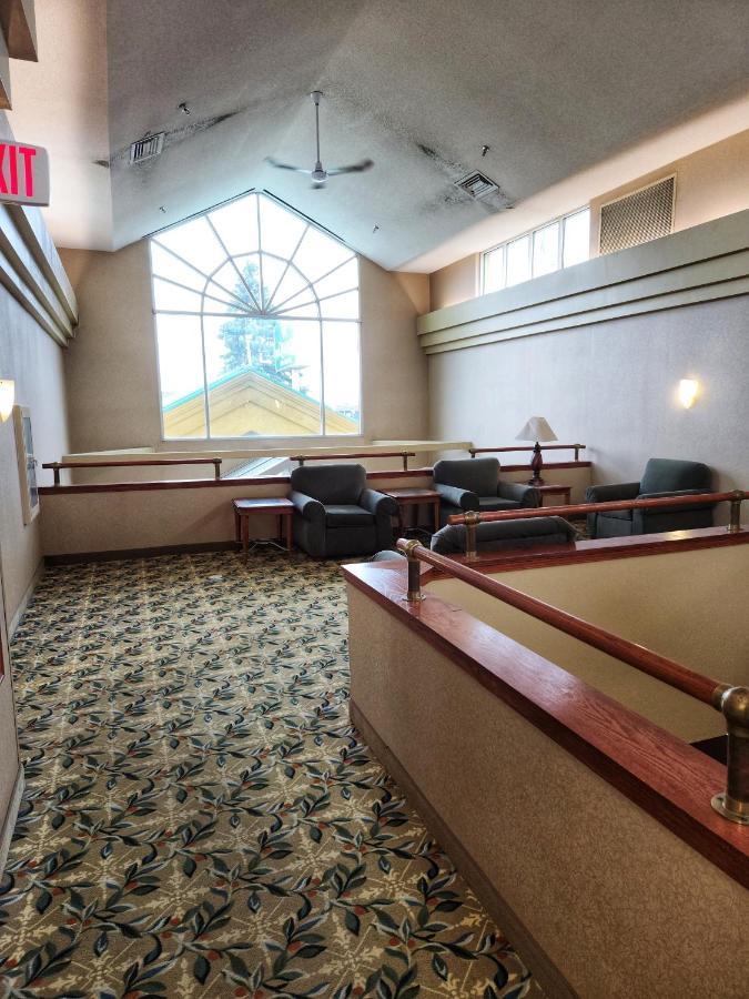 Отель La Quinta By Wyndham Appleton College Avenue Экстерьер фото